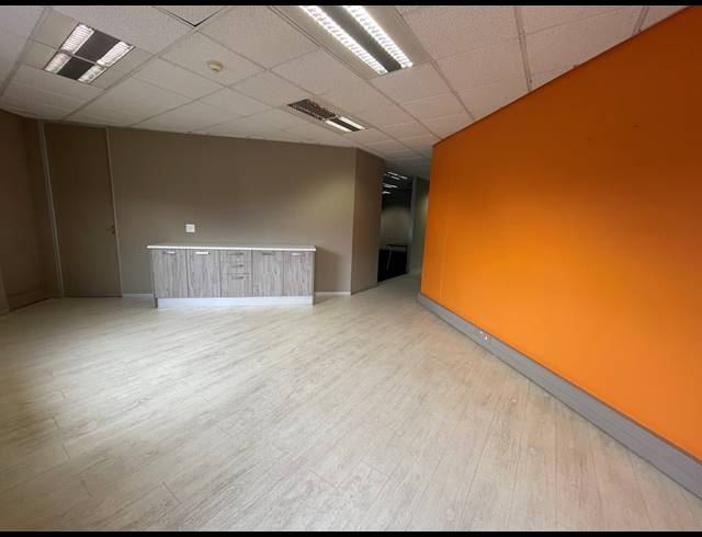 542M² OFFICE TO LET IN PARKTOWN